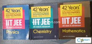 Arihant 42 Years IIT JEE Chapterwise Topicwise Solved Papers  Maths,