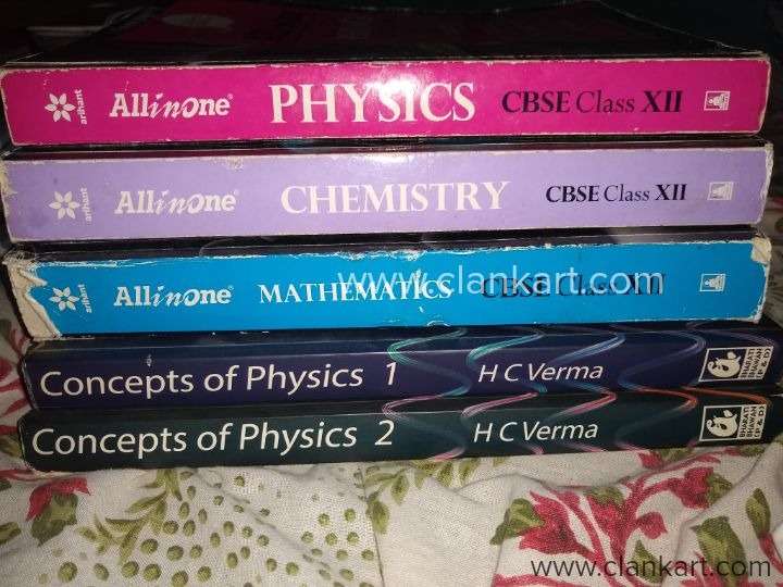 Books for JEE Aspirants including HC VERMA and Arihants All In One
