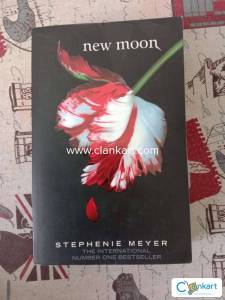 New Moon by Stephenie Meyer