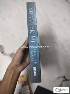 Shatter me by Tahereh Mafi