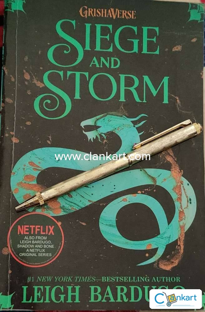 Siege and Storm (The Shadow and Bone Trilogy, #2) by Leigh Bardugo