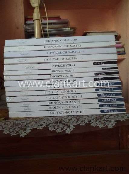 Toppers notes NEETUG whole syllabus 14 books